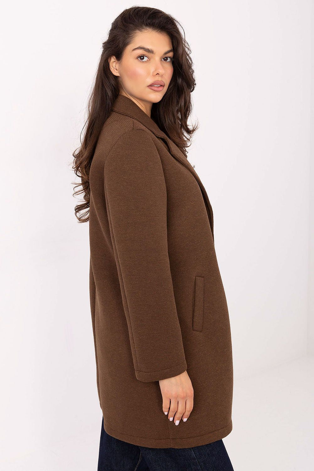 Abrigo Mujer Estructurado Broche – Marrón Moka – detalle 2 | DOMELVA