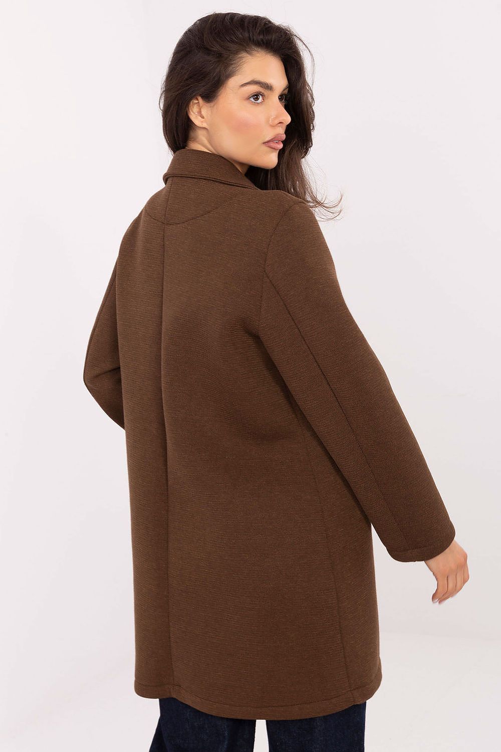 Abrigo Mujer Estructurado Broche – Marrón Moka – detalle 3 | DOMELVA