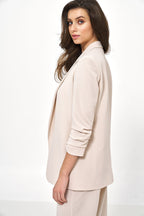 Blazer Mujer Abierto Mangas Fruncidas – Beige Piedra – detalle 2 | DOMELVA