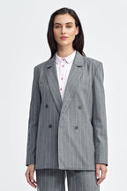 Blazer Mujer Cruzado Raya Diplomática – Gris Piedra | DOMELVA