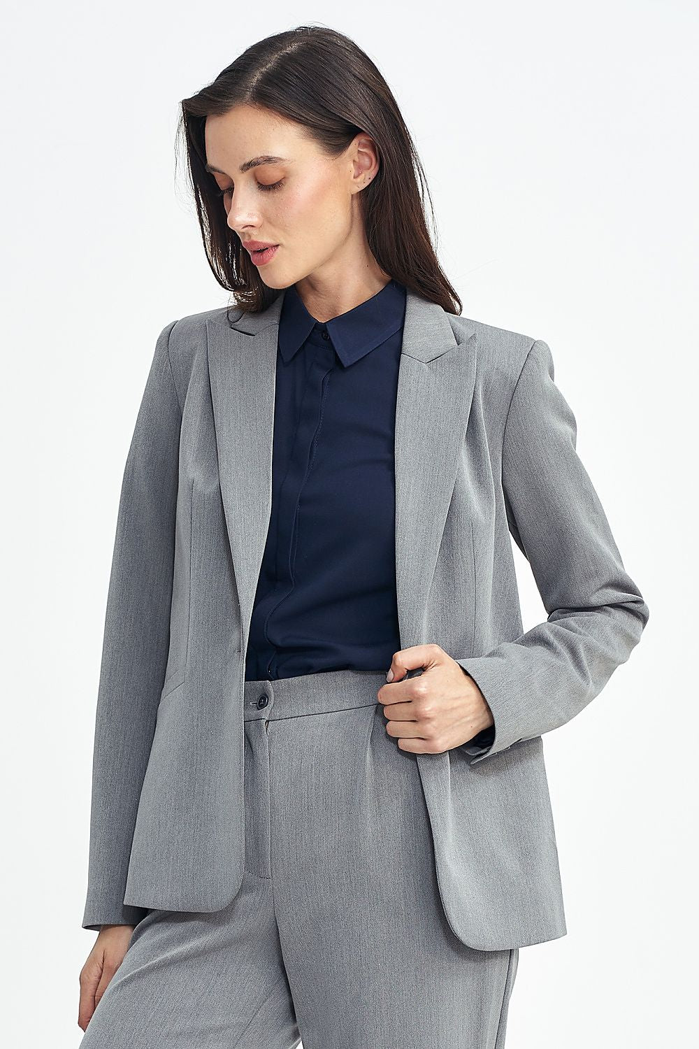 Blazer Mujer Entallado Sastrería – Gris Piedra – detalle 4 | DOMELVA