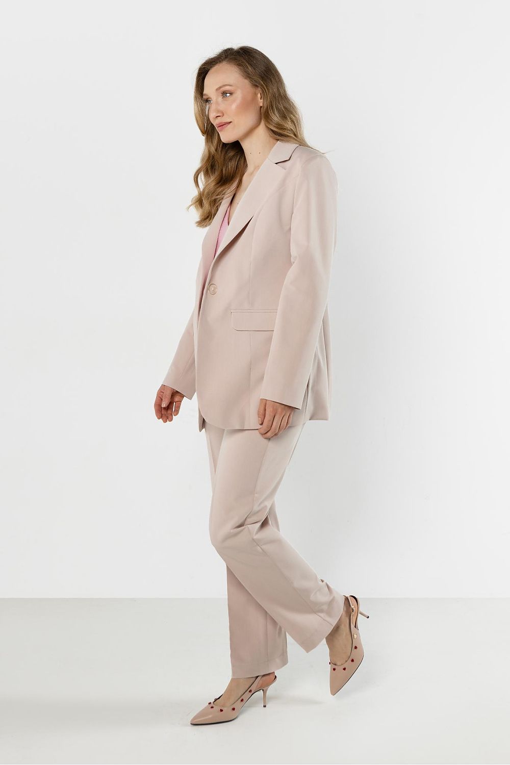 Blazer Mujer Sastre Minimalista – Beige Rosado – detalle 2 | DOMELVA