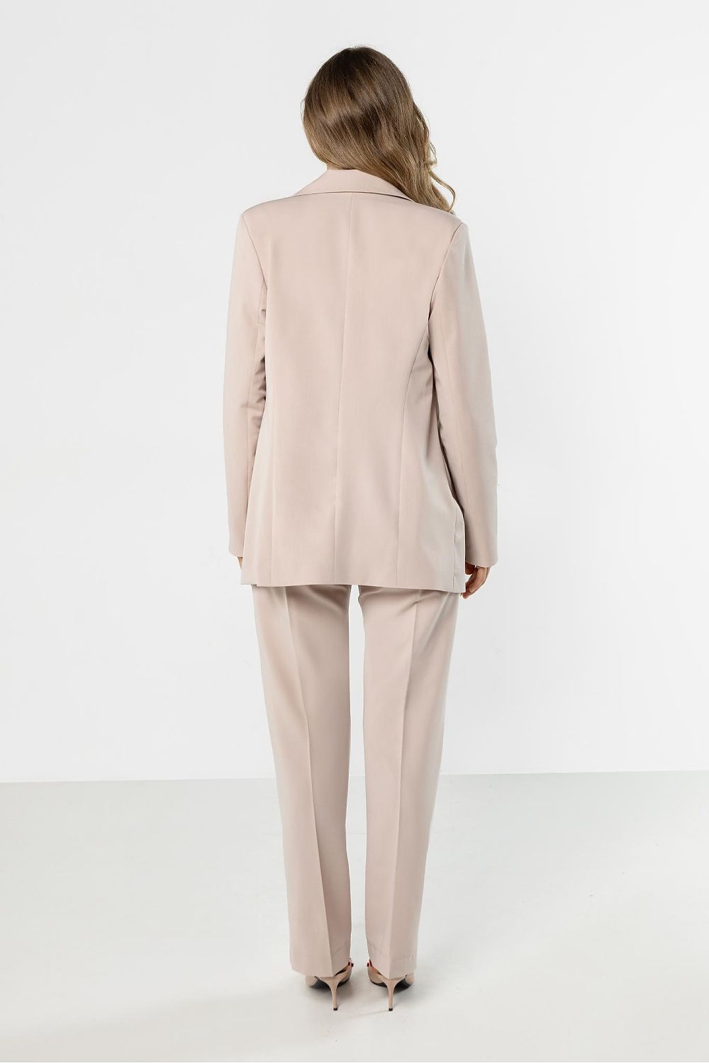 Blazer Mujer Sastre Minimalista – Beige Rosado – detalle 3 | DOMELVA
