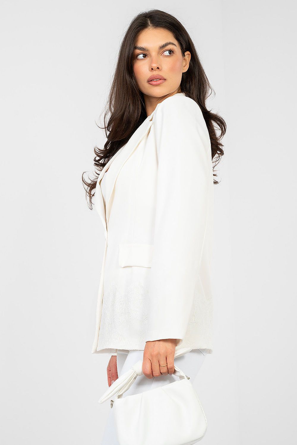 Blazer Mujer Sastre Minimalista – Blanco Roto – detalle 2 | DOMELVA