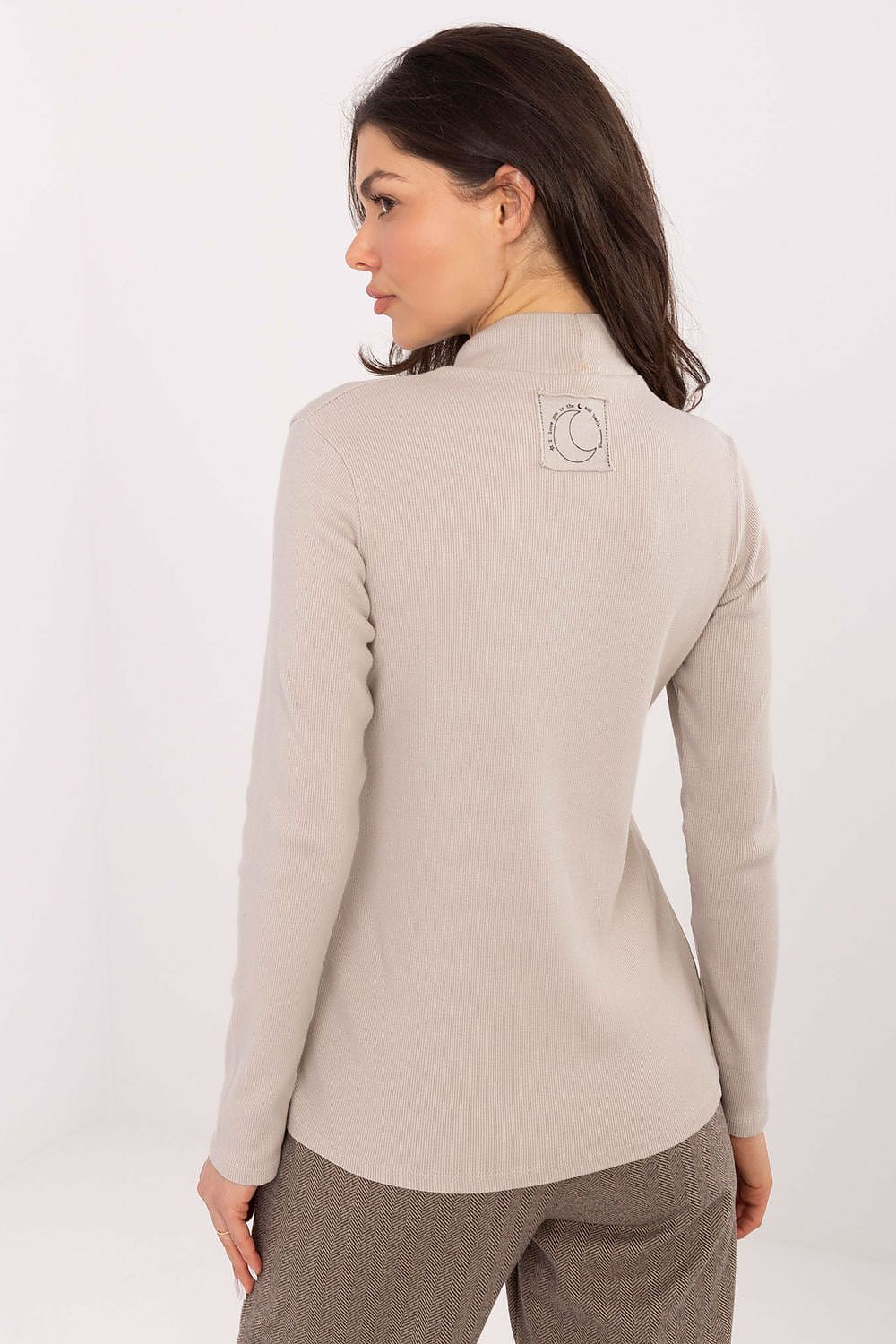 Blusa Mujer Canalé Algodón Cuello Cisne – Beige Avena – detalle 3 | DOMELVA