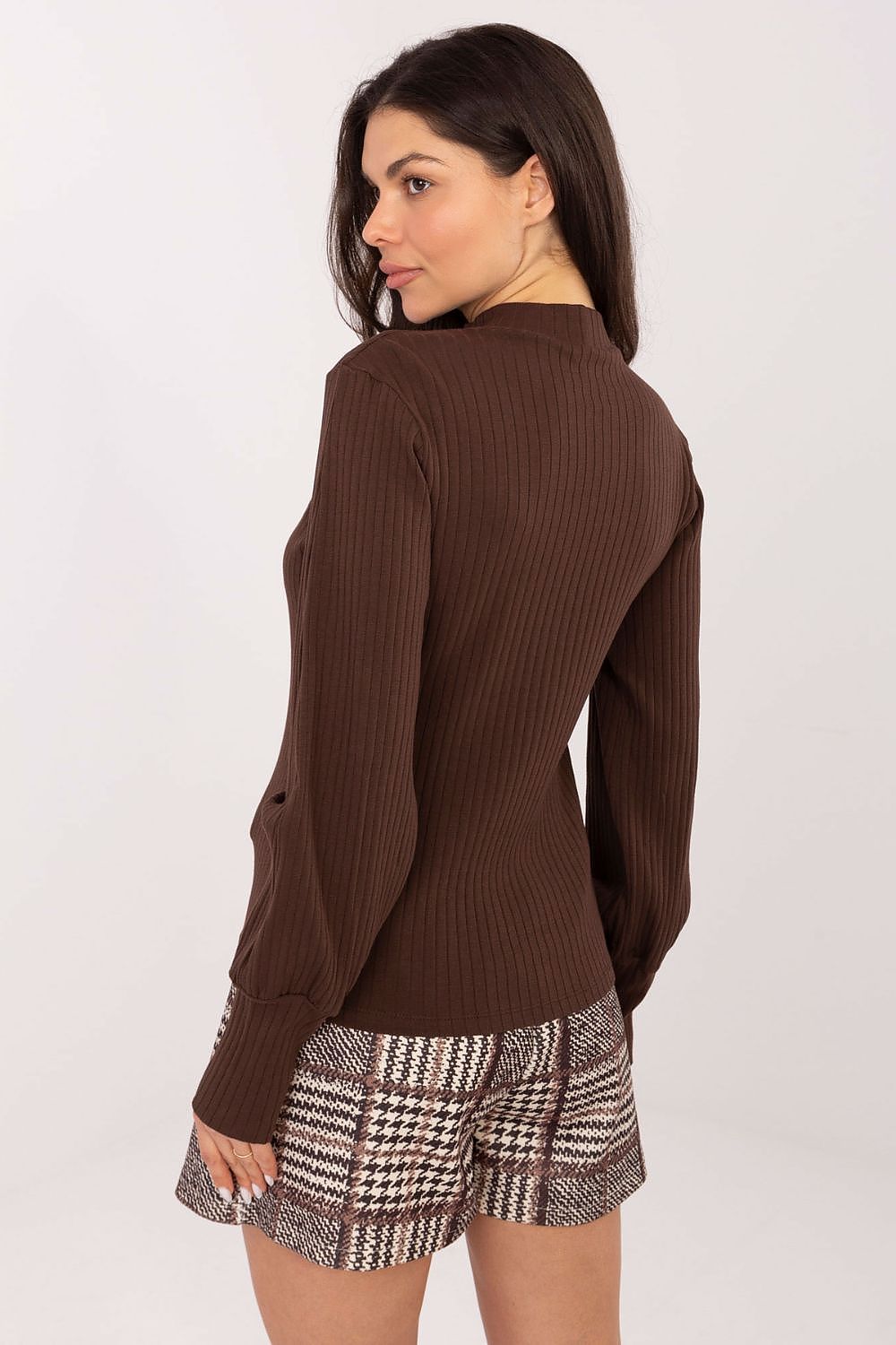 Blusa Mujer Algodón Cuello Cisne Manga Abullonada – Marrón Chocolate – detalle 4 | DOMELVA