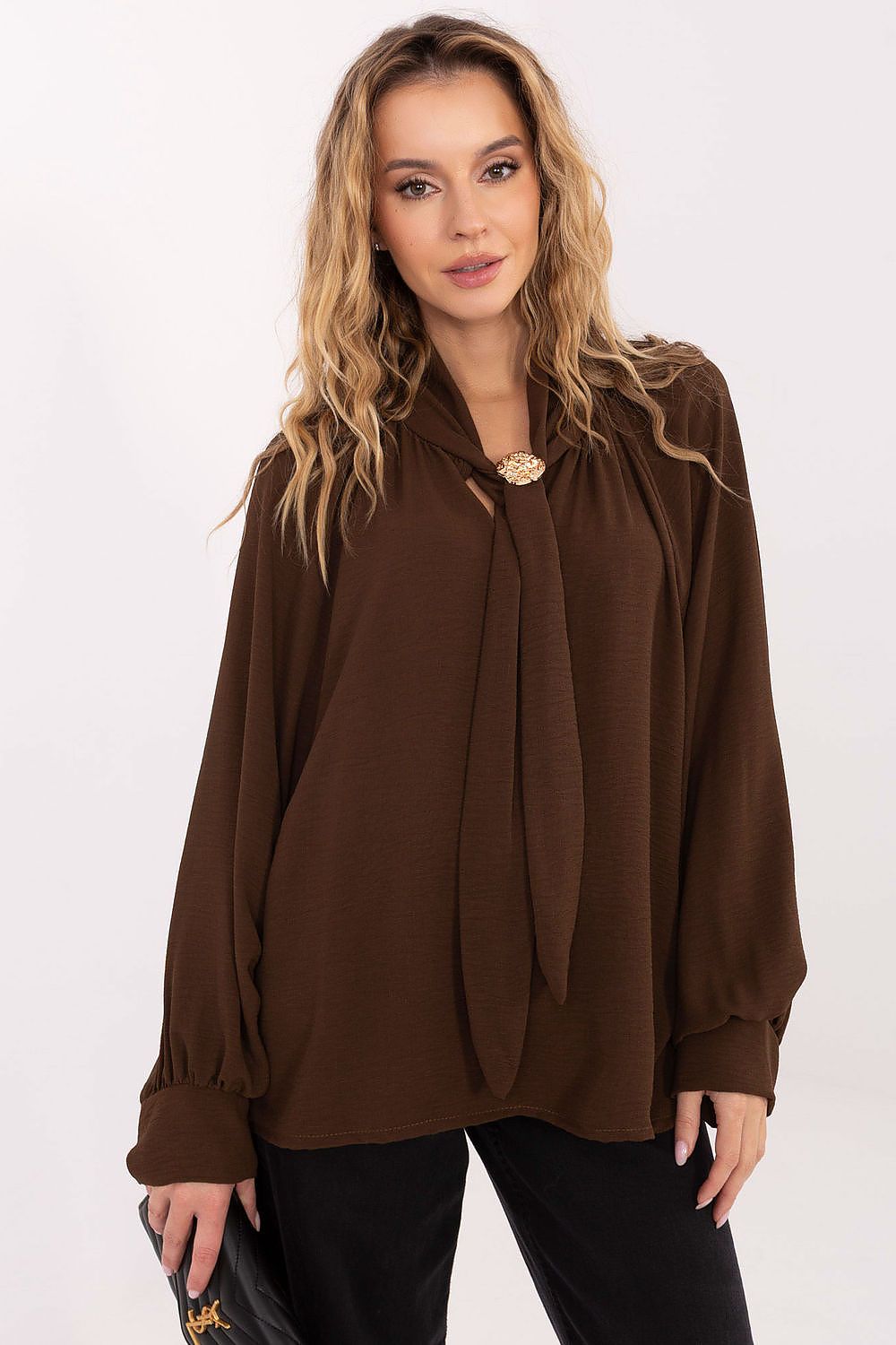 Blusa Mujer Fluida Viscosa Lazada Broche – Marrón Espresso | DOMELVA