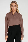 Blusa Mujer Holgada Viscosa Tapeta Oculta – Marrón Visón | DOMELVA