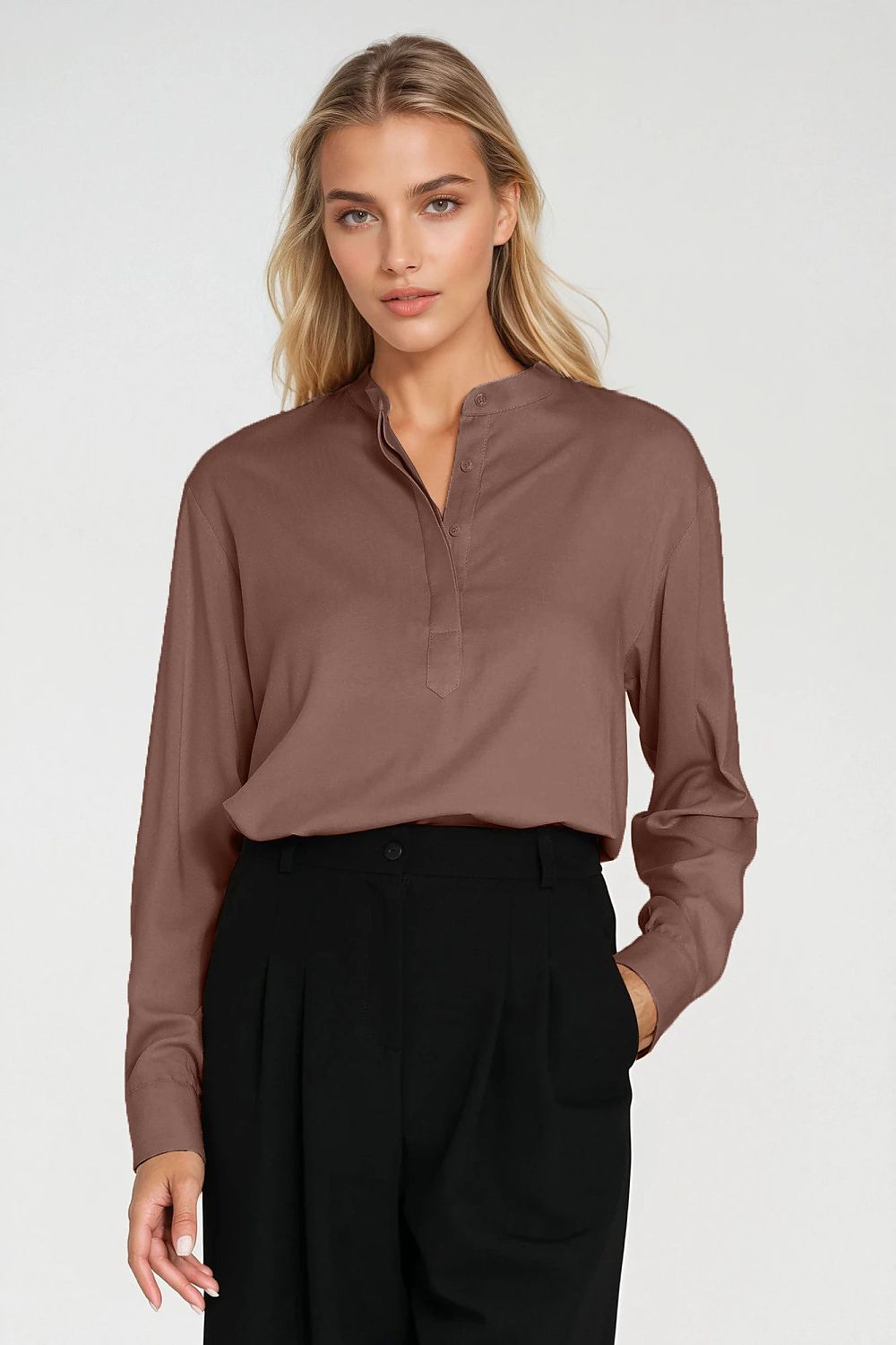 Blusa Mujer Holgada Viscosa Tapeta Oculta – Marrón Visón – detalle 4 | DOMELVA