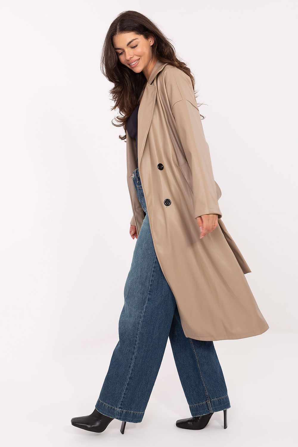 Gabardina Mujer Efecto Piel Lazada – Camel Claro – detalle 2 | DOMELVA