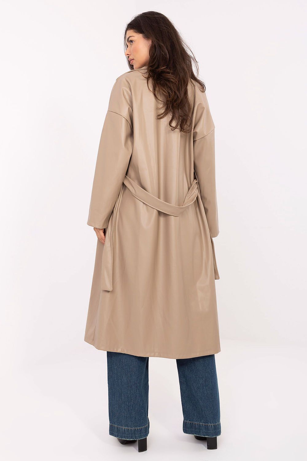 Gabardina Mujer Efecto Piel Lazada – Camel Claro – detalle 3 | DOMELVA