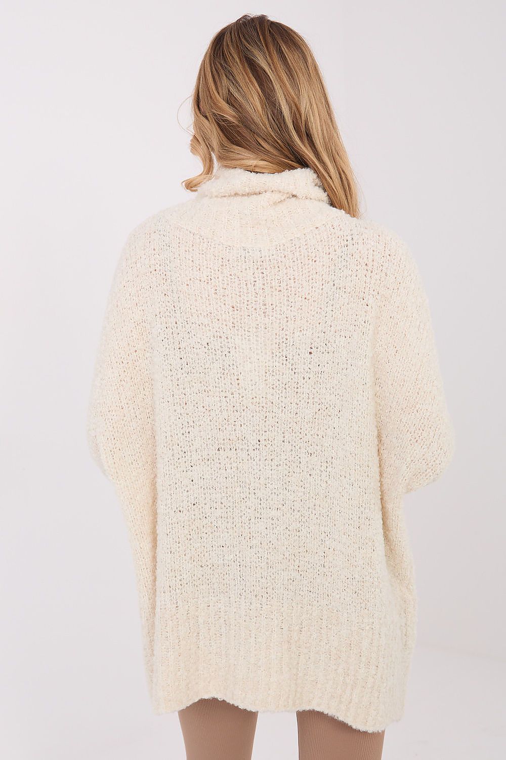 Jersey Mujer Bouclé Cuello Alto – Beige Vainilla – detalle 3 | DOMELVA