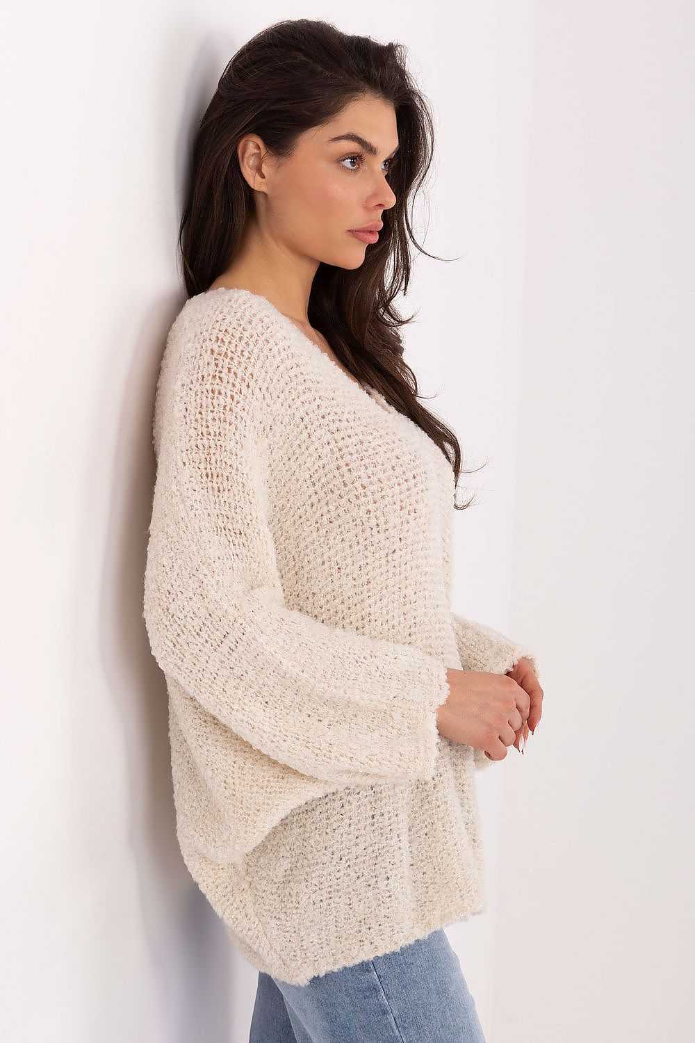 Jersey Mujer Bouclé Escote V – Beige Avena – detalle 4 | DOMELVA