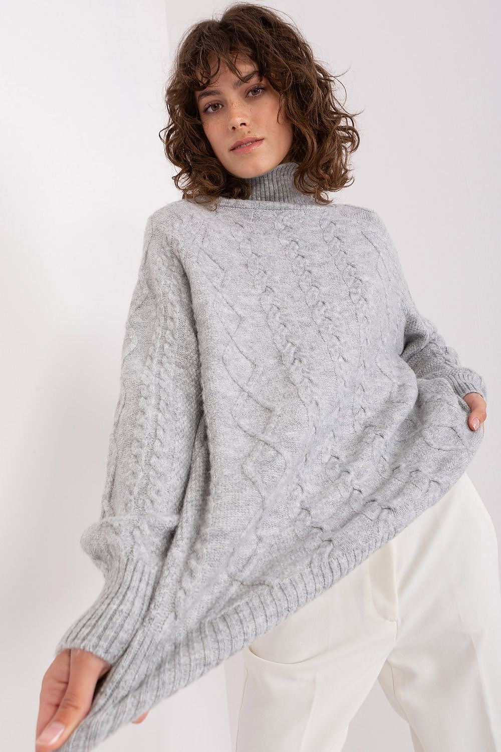 Jersey Mujer Cuello Alto Estructurado – Gris Hielo | DOMELVA