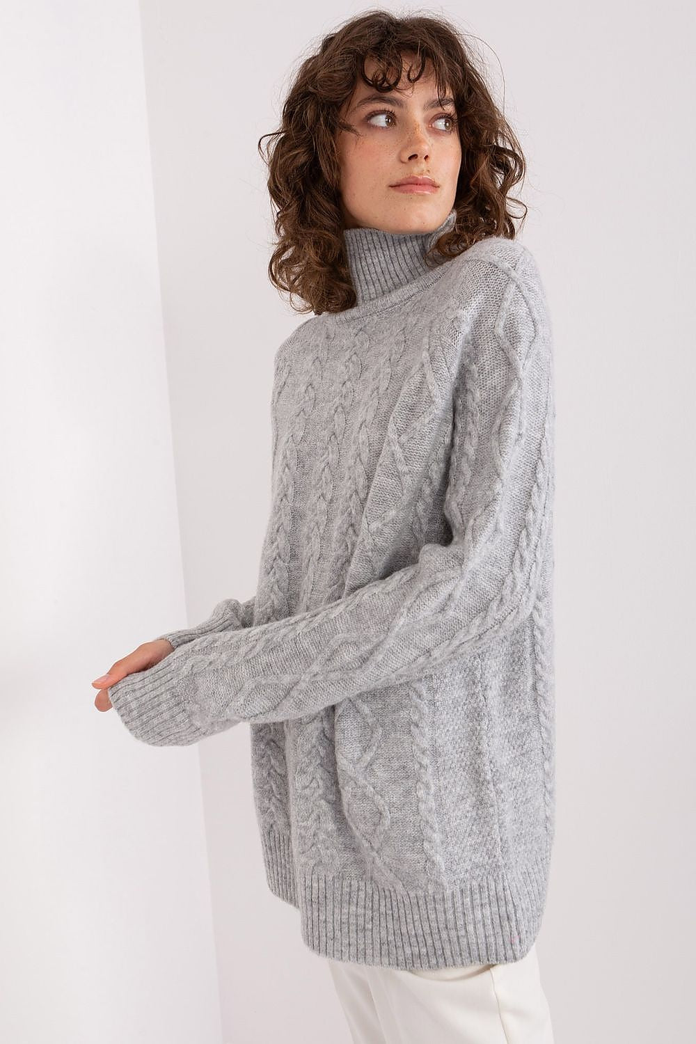 Jersey Mujer Cuello Alto Estructurado – Gris Hielo – detalle 2 | DOMELVA