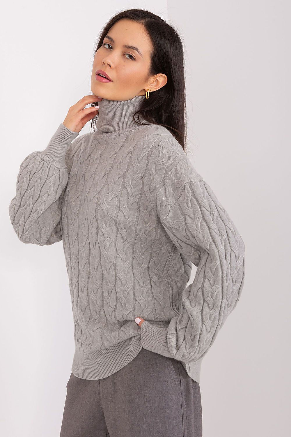 Jersey Mujer Cuello Alto Estructurado – Gris Plata – detalle 2 | DOMELVA
