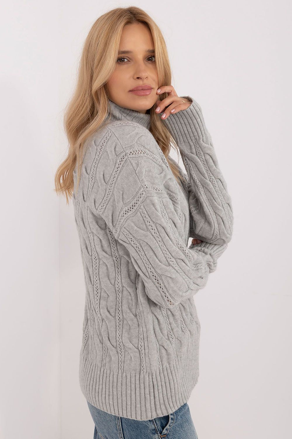 Jersey Mujer Cuello Alto Punto Suave – Gris Topo – detalle 2 | DOMELVA