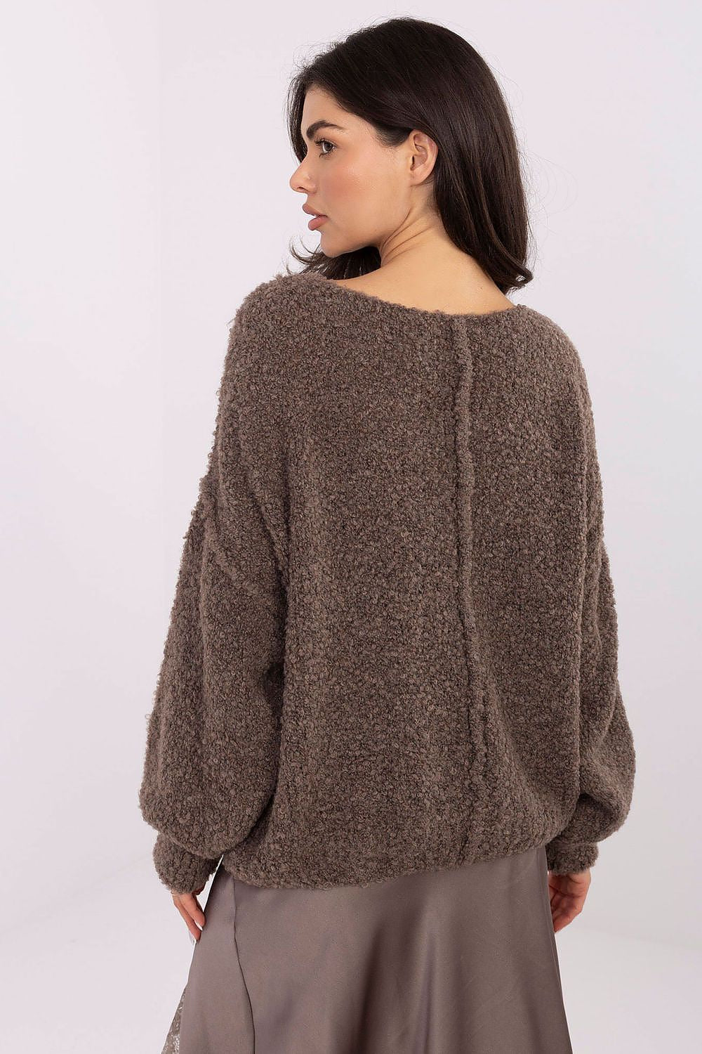 Jersey Mujer Punto Bouclé Cuello Redondo – Marrón Cacao – detalle 3 | DOMELVA
