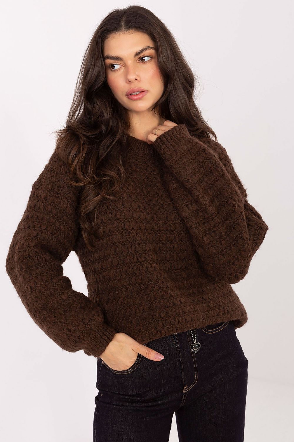 Jersey Mujer Punto Gofre Cuello Redondo – Marrón Espresso – detalle 4 | DOMELVA