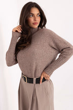 Jersey Mujer Punto Suave Cuello Alto – Beige Topo – detalle 2 | DOMELVA