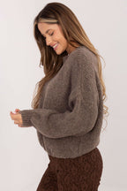 Jersey Mujer Punto Suave Cuello Redondo – Arena Tostada – detalle 2 | DOMELVA