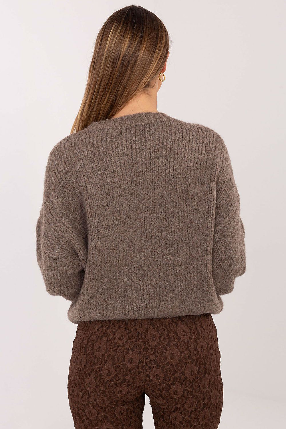 Jersey Mujer Punto Suave Cuello Redondo – Arena Tostada – detalle 3 | DOMELVA