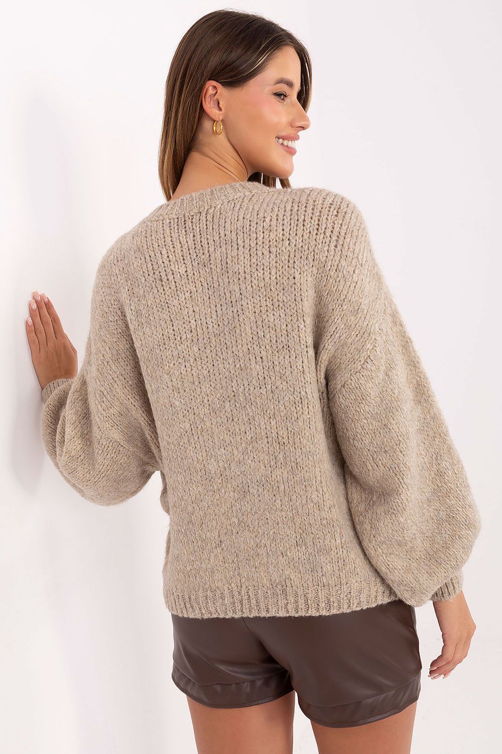 Jersey Mujer Punto Suave Cuello Redondo – Beige Trigo – detalle 3 | DOMELVA