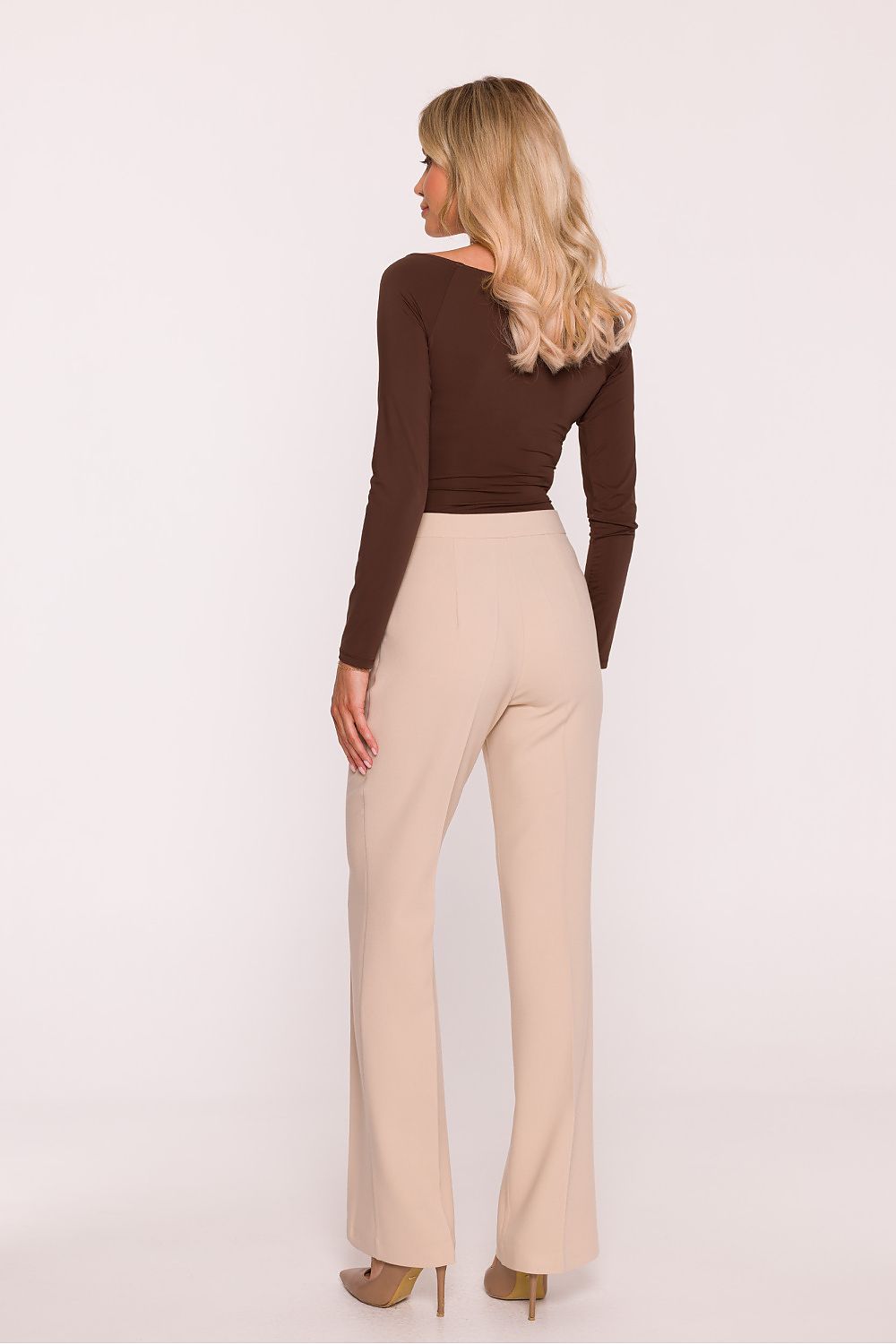 Pantalón Mujer Sastrería Corte Recto Raya – Beige Suave – detalle 3 | DOMELVA