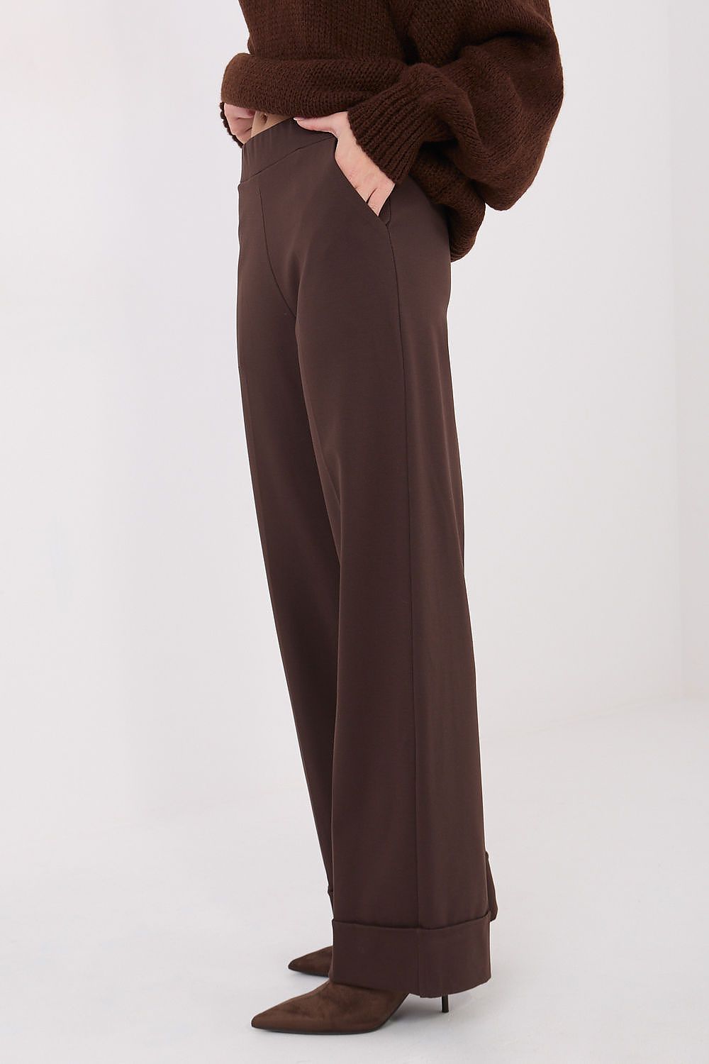 Pantalón Mujer Viscosa Talle Alto Dobladillo Ancho – Marrón Chocolate – detalle 2 | DOMELVA
